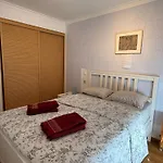 Spacious, Modern 3 Bedroom In Almada, Portugal Apartman