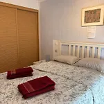 Spacious, Modern 3 Bedroom In Almada, Portugal Apartmán