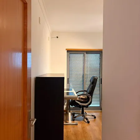 Apartment Spacious, Modern 3 Bedroom In Almada, Portugal