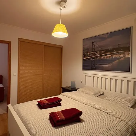 Apartment Spacious, Modern 3 Bedroom In Almada, Portugal *