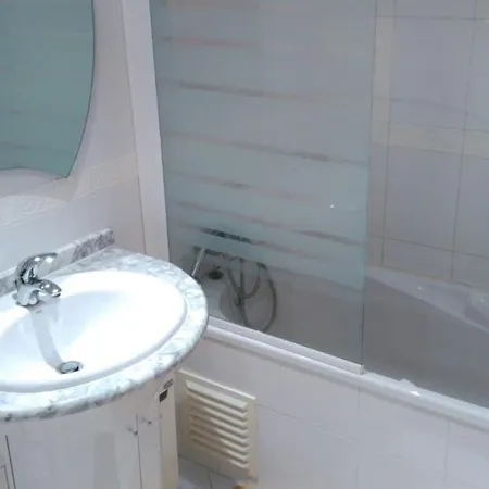 Spacious, Modern 3 Bedroom In Almada, Portugal Appartamento