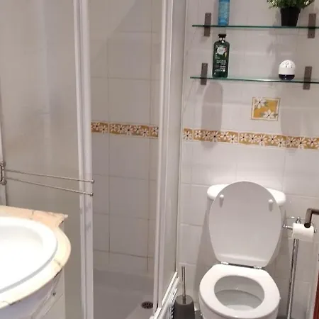 Spacious, Modern 3 Bedroom In Almada, Portugal *
