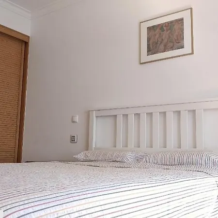 Spacious, Modern 3 Bedroom In Almada, Portugal *