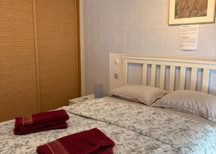 Spacious, Modern 3 Bedroom In Almada, Portugal Appartamento