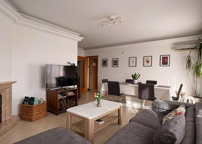 Appartamento Spacious, Modern 3 Bedroom In Almada, Portugal *
