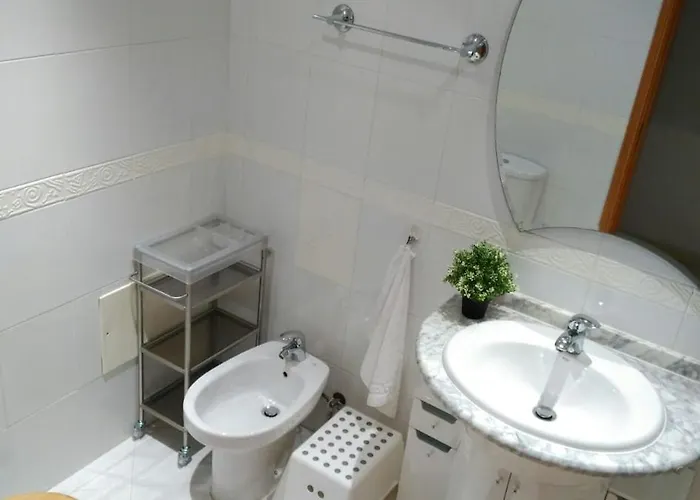 Spacious, Modern 3 Bedroom In Almada, Portugal *