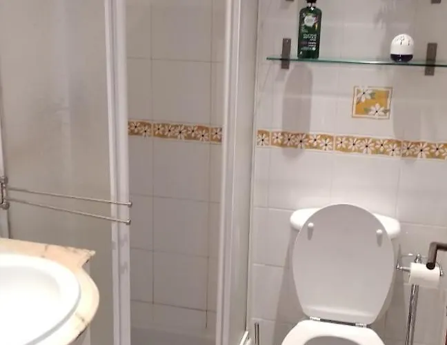 Spacious, Modern 3 Bedroom In Almada, Portugal *