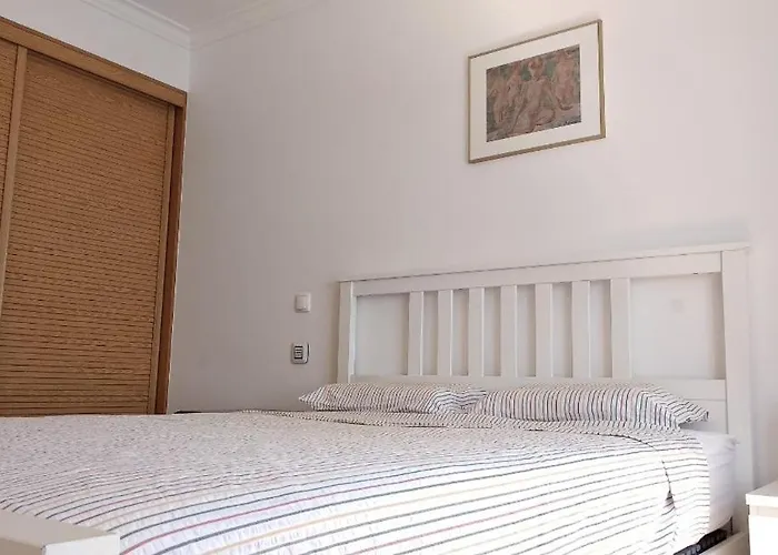 Spacious, Modern 3 Bedroom In Almada, Portugal *